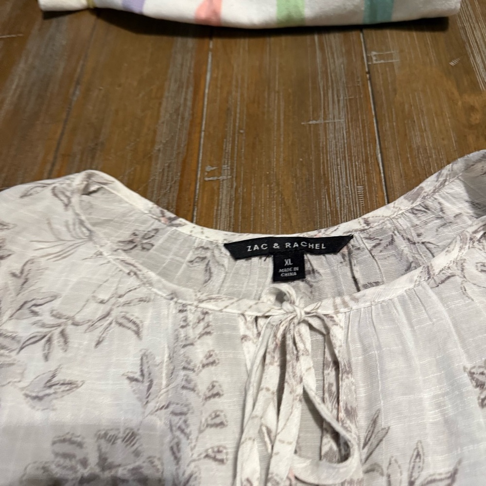 Blouse - Picture 2 of 2